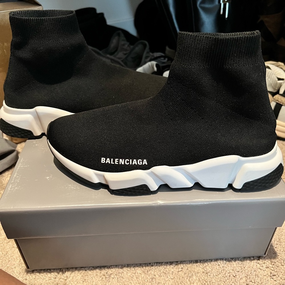 BUY NOW!!! LIKE NEW Woman’s Balenciaga Speed Trainers 🔥🔥🔥